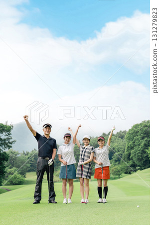 Men and women who came to golf, golf school, golf lessons, teachers and students who play golf classes Men and women who came to golf, golf school, golf lessons, teachers and students who play golf classes 131279823