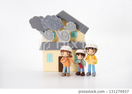 Amigurumi dolls: Natural disasters and evacuation 131279937