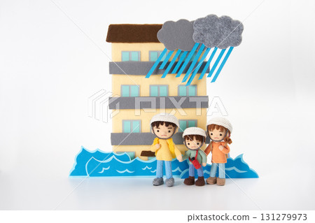 鉤針編織娃娃：自然災害與疏散 131279973