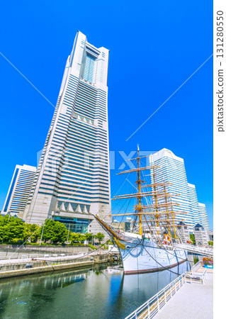 9 月 26 日,日本橫濱城市景觀。櫻木町車站前的橫濱地標塔和日本丸號景觀。 9 月 26 日,日本橫濱城市景觀。櫻木町車站前的橫濱地標塔和日本丸號景觀。 131280550