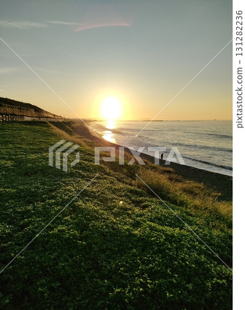 Sunrise over Sagami Bay, morning glow Sunrise over Sagami Bay, morning glow 131282236