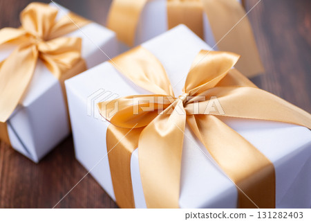 Many gifts 131282403
