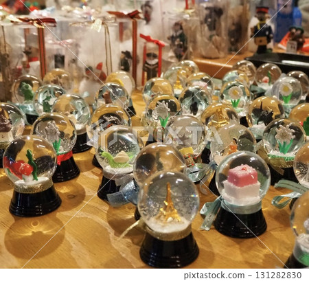 Snow globe 131282830