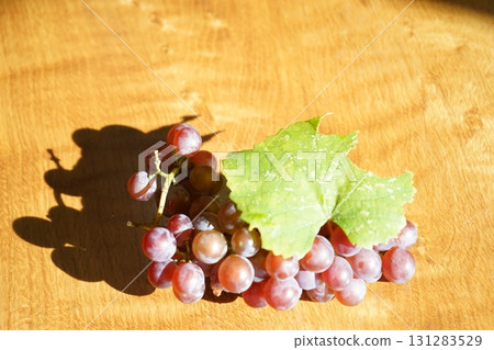 秋季收穫葡萄 131283529