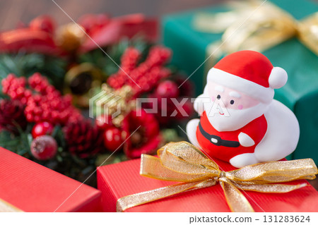 聖誕老人和禮物 131283624