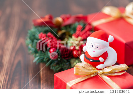 聖誕老人和禮物 聖誕老人和禮物 131283641