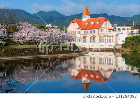 Siebold no Yu and spring sakura garden by pond with reflection, Ureshino Siebold no Yu and spring sakura garden by pond with reflection, Ureshino 131284088