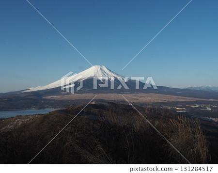 February: Hiking trails and scenery of Mt. Ishiwari (Tsuru City, Yamanashi Prefecture) 131284517