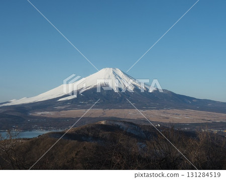 February: Hiking trails and scenery of Mt. Ishiwari (Tsuru City, Yamanashi Prefecture) 131284519