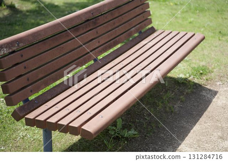 Bench 131284716