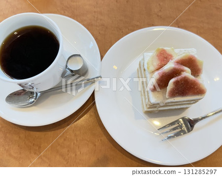 Cafe time with coffee and fig cake 131285297