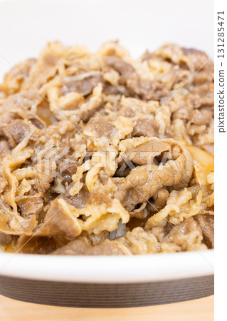 美味的牛肉飯午餐 美味的牛肉飯午餐 131285471