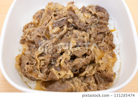 美味的牛肉飯午餐 美味的牛肉飯午餐 131285474