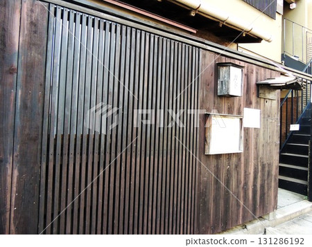 [Tokyo, Kagurazaka] Stylish black walls 131286192