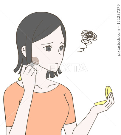 一位女士用化妝鏡化妝 131287379