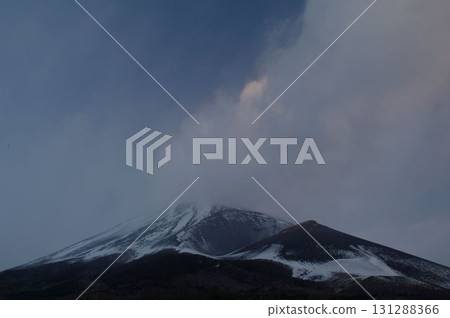 寶永山火山口與世界遺產富士山 10 131288366