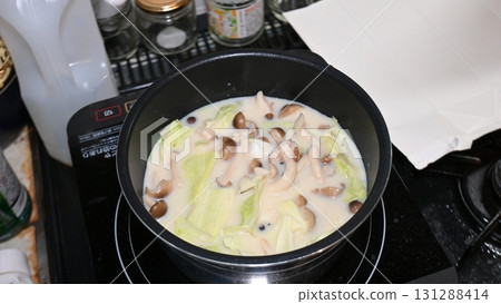 自製奶油湯(高麗菜和蘑菇) 自製奶油湯(高麗菜和蘑菇) 131288414