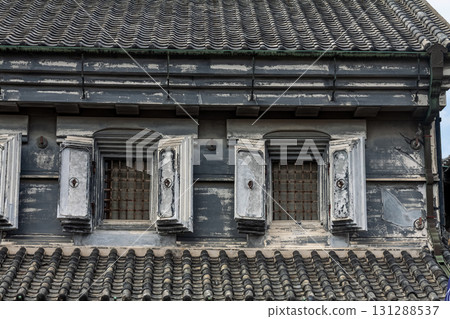 The design of the double-hung windows in a retro storehouse 131288537