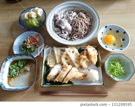 天婦羅－經典日本料理：Zaru蕎麥麵和什錦天婦羅套餐（配小菜和甜點） 131289595