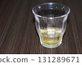 Tea that entered the glass 131289671
