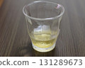 Tea that entered the glass 131289673