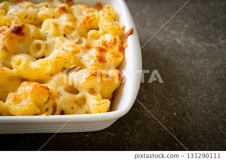 American mac and cheese, macaroni pasta in cheesy sauce 131290111
