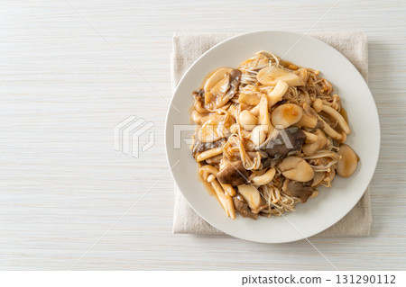 Stir fried mixed mushroom with oyster sauce Stir fried mixed mushroom with oyster sauce 131290112