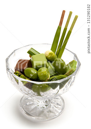 抹茶製成的日本巧克力糖果 131290182