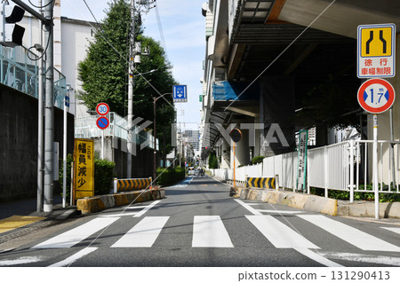 Road with a vehicle width limit of 1.7m_02 131290413