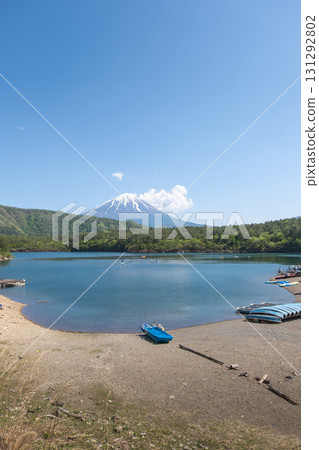 Saiko Lake with boats and Mount Fuji in clear sky landscape view at fujinomiya, shizuoka, japan Saiko Lake with boats and Mount Fuji in clear sky landscape view at fujinomiya, shizuoka, japan 131292802