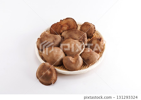 fresh shiitake mushrooms fresh shiitake mushrooms 131293324