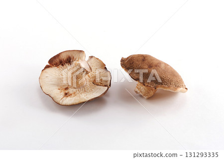 fresh shiitake mushrooms 131293335