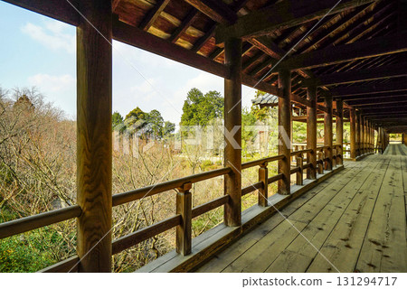 Tofukuji寺廟Tsutenbashi在冬天 131294717