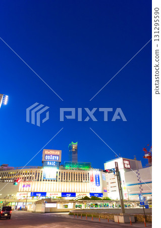 [Tokyo] Shinjuku Station at night in May 131295590
