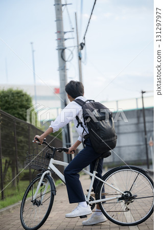 Image of high school students commuting to school by bicycle 131297977