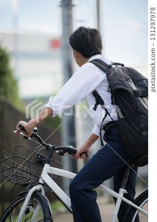 Image of high school students commuting to school by bicycle 131297978
