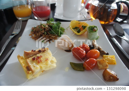 亞洲飯店早餐 131298098