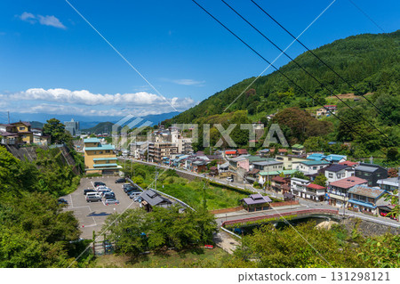 湯田中溫泉的街道和山脈 131298121