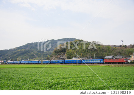 Sleeper limited express "Akatsuki" on the Nagasaki Main Line 131298219