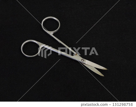 Dissecting scissors 131298758