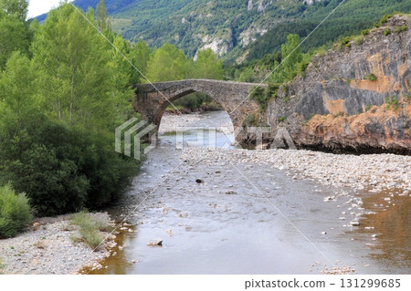 arch stone bridge in romanesque Hecho village 131299685