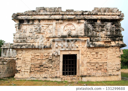 Chichen Itza nun grouping Las Monjas Mayan Mexico Chichen Itza nun grouping Las Monjas Mayan Mexico 131299688