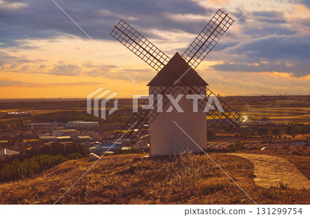 Mota del Cuervo windmills in Cuenca 131299754
