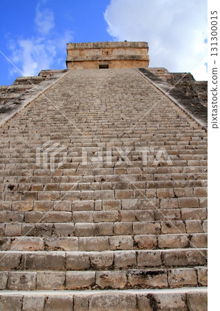 Chichen Itza Mayan Kukulcan pyramid in Mexico 131300015