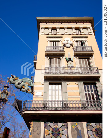 Barcelona Ramblas street dragon in Plaza Boqueria 131300027