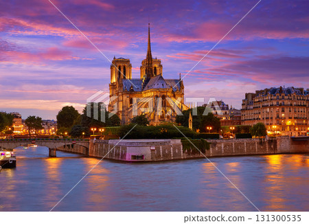 Notre Dame cathedral Paris sunset at Seine Notre Dame cathedral Paris sunset at Seine 131300535
