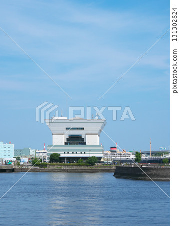 View of Osanbashi Pier and Yamashitacho from Red Brick Park. Cityscape (June 2025) 131302824