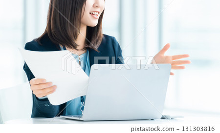 Smiling woman/businesswoman having a conversation 131303816