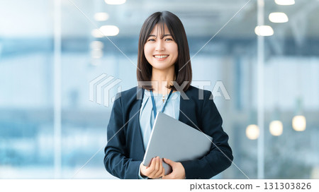 Smiling woman/businesswoman with a laptop 131303826