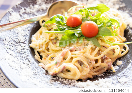 Delicious carbonara pasta 131304044
